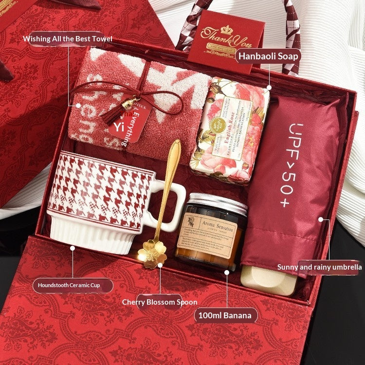 Practical Gifts For Bridesmaids And Sisters To Give As Souvenirs At Weddings