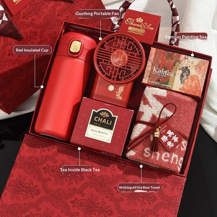 Practical Gifts For Bridesmaids And Sisters To Give As Souvenirs At Weddings