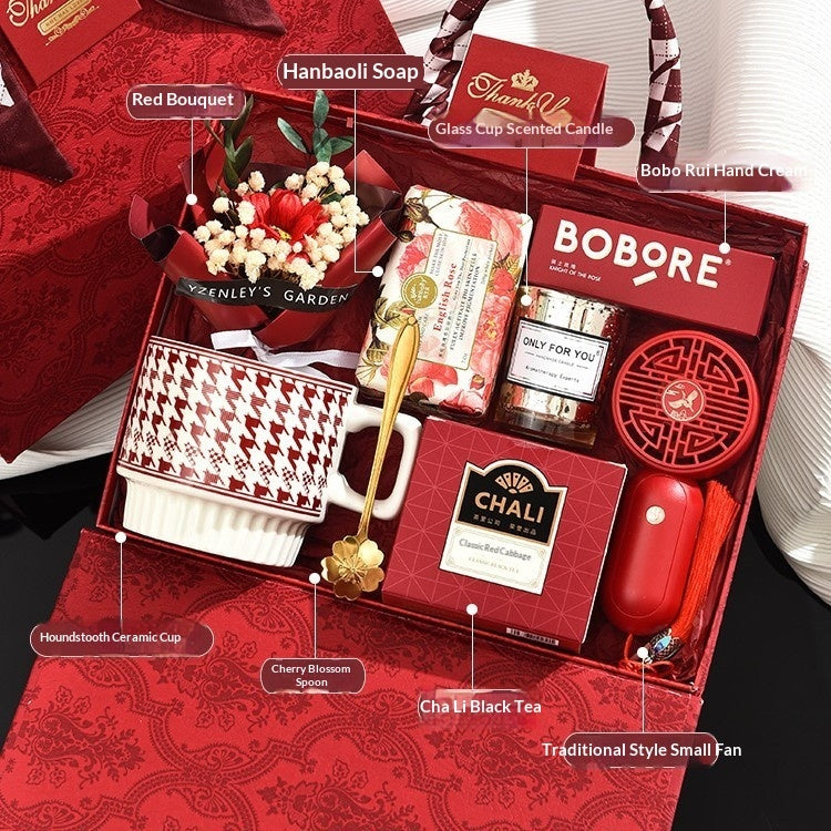 Practical Gifts For Bridesmaids And Sisters To Give As Souvenirs At Weddings
