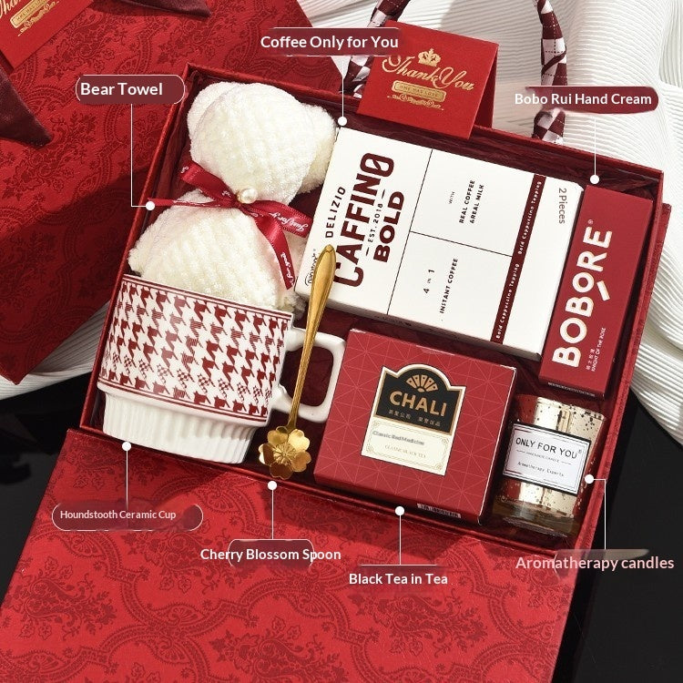 Practical Gifts For Bridesmaids And Sisters To Give As Souvenirs At Weddings
