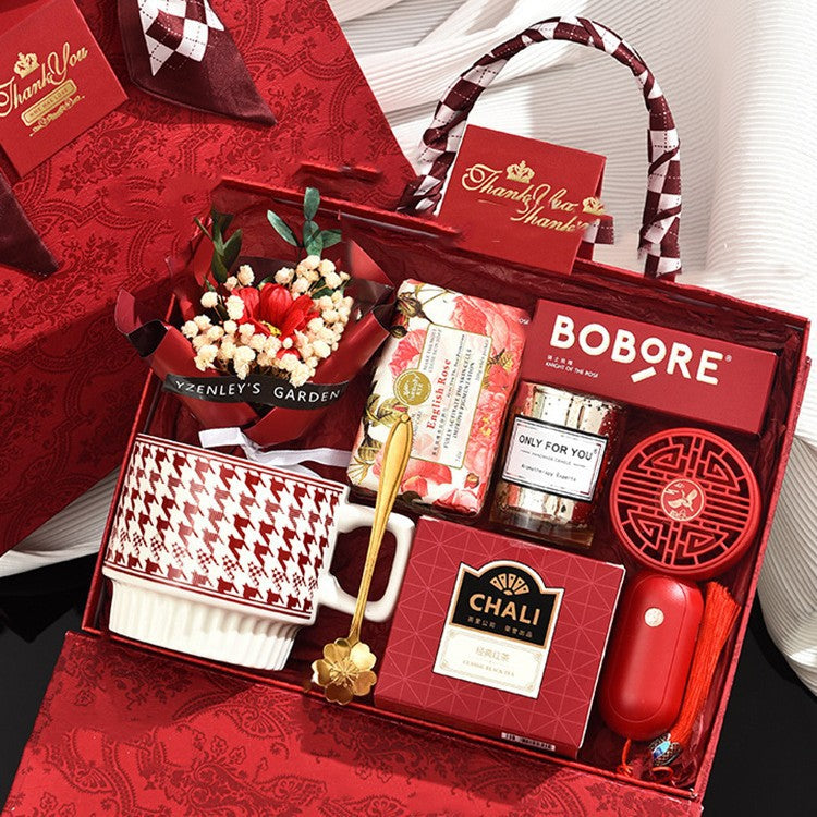 Practical Gifts For Bridesmaids And Sisters To Give As Souvenirs At Weddings